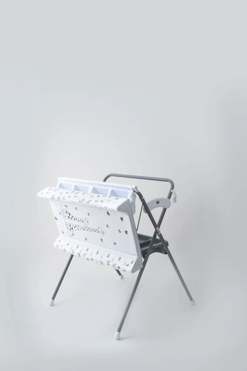طاولة تغيير الملابس واستحمام الأطفال بتصميم الزرافة (2 في 1) 2