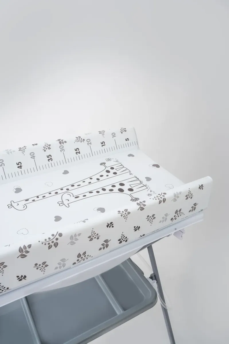 طاولة تغيير الملابس واستحمام الأطفال بتصميم الزرافة (2 في 1) 4